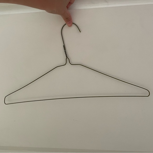Set of wire hangers - Picture 3 of 4